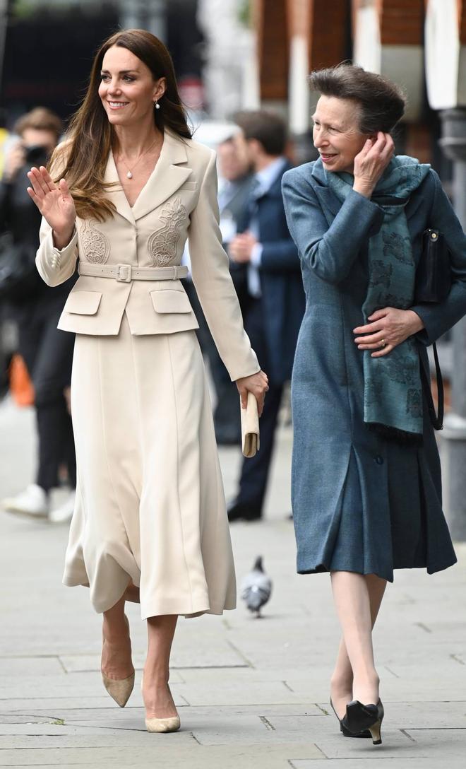 Kate Middleton junto a la princesa Ana en su primer acto público juntas