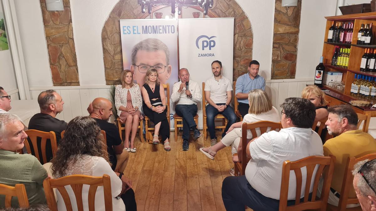 Reunión de los candidatos del PP en Montamarta