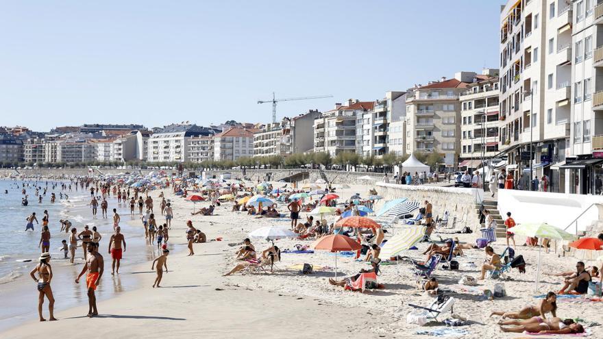 Adiós a septiembre con  33 grados y en la playa