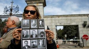 Francisco Cansado i Silvia Navarro, descendents de republicans enterrats al Valle de los Caídos, reclamen recuperar les seves restes.
