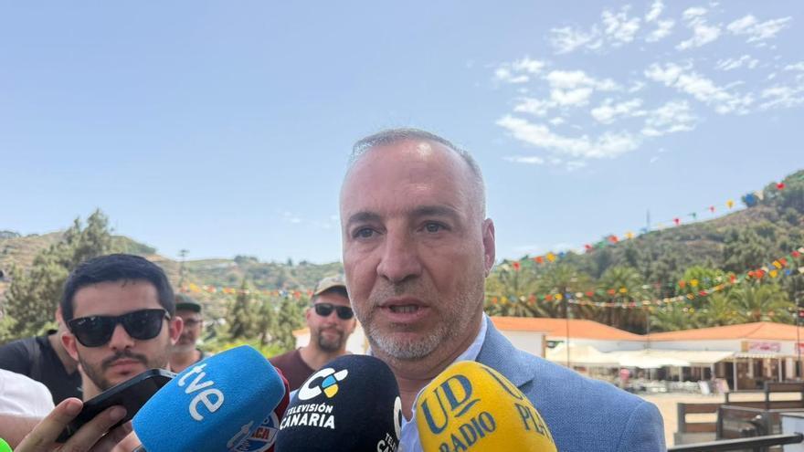 Ramírez se lo deja claro a Horkas: "Si no quiere jugar en la UD Las Palmas igual nos ayuda marcar el campo"