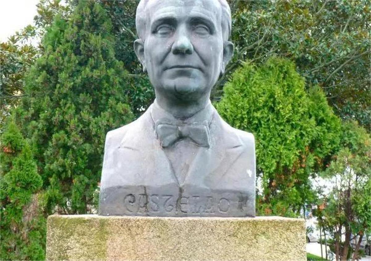 Busto de Castelao no Paseo da Ribeira de Rianxo.