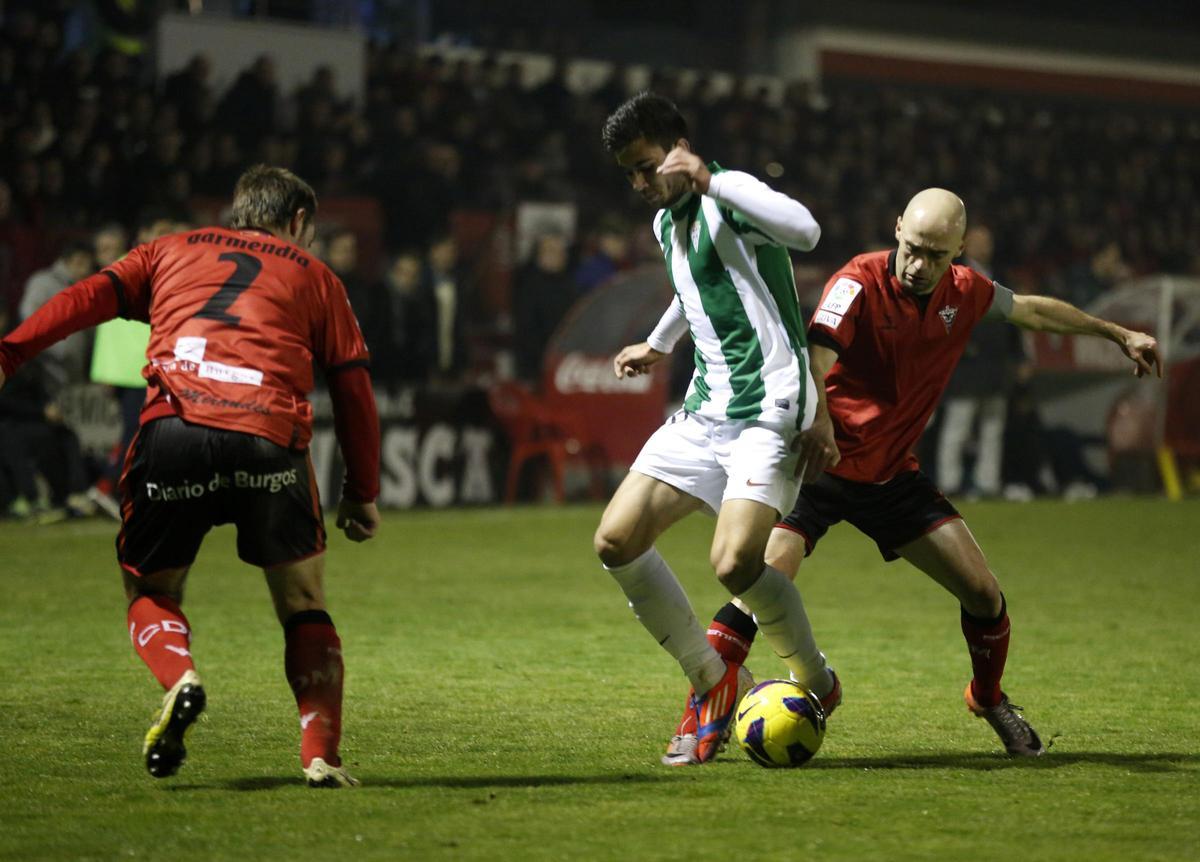 Fede Vico, entre Pablo Infante y Garmendia, en la primera visita del Córdoba CF a Anduva.