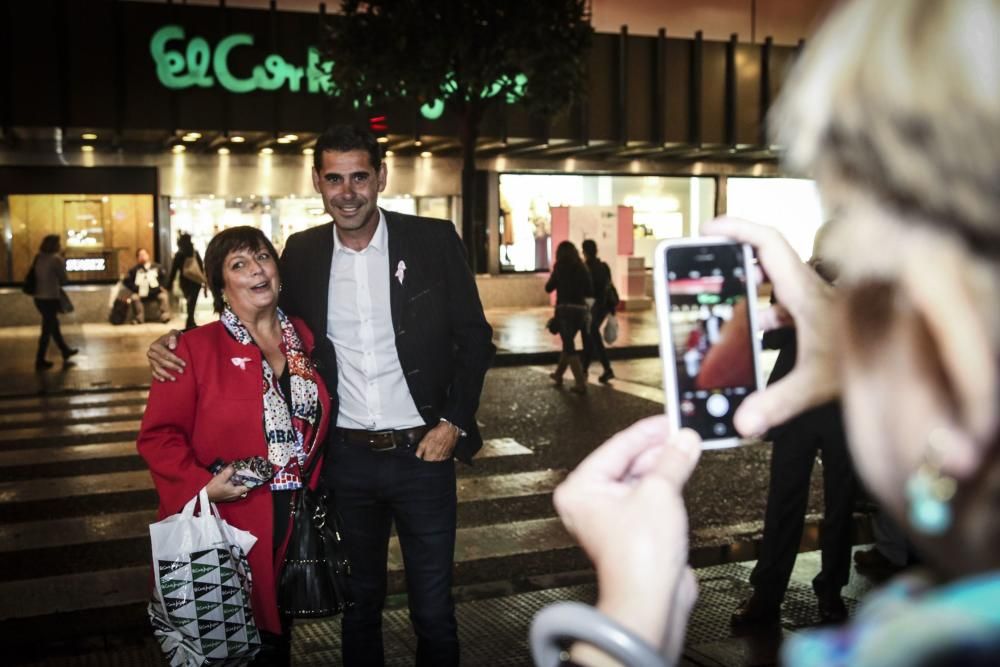 Fernando Hierro participa en un acto contra en cáncer de mama