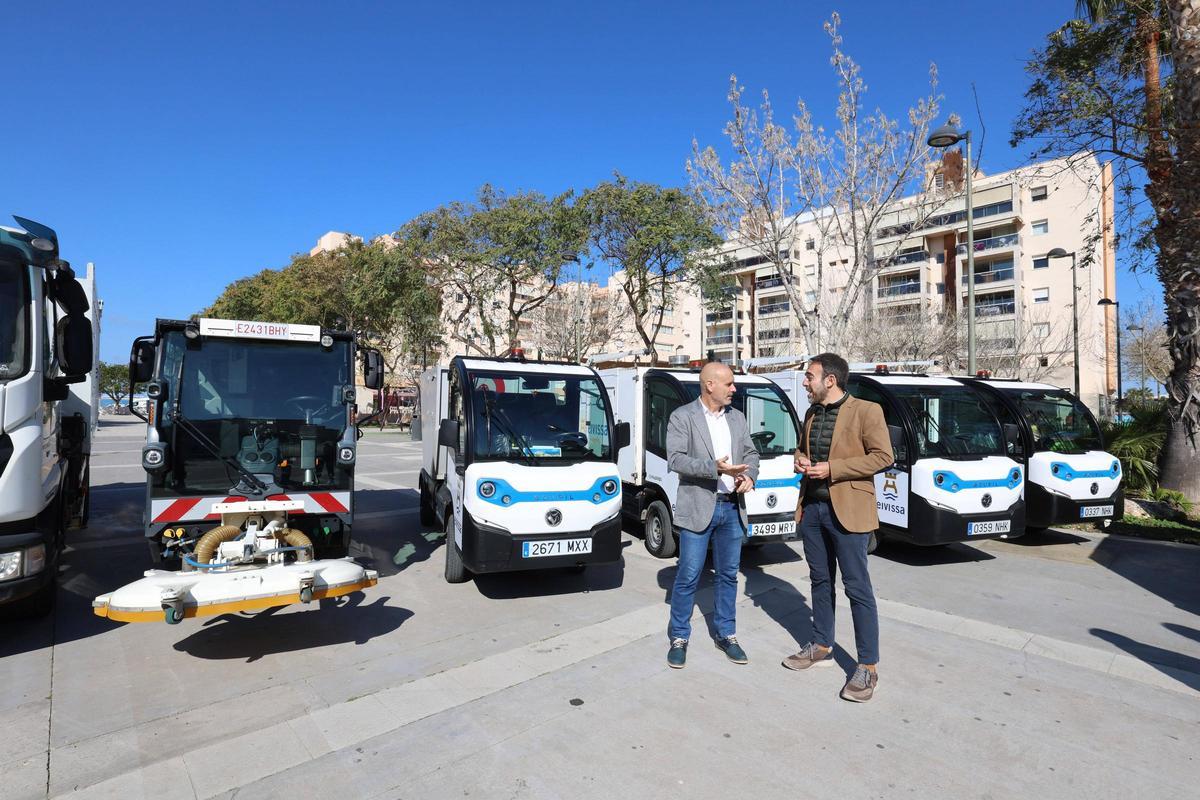Galería: el Ayuntamiento de Ibiza presenta nueva maquinaria de limpieza viaria
