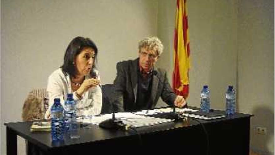 La impulsora del projecte, Mireia Vives, i l&#039;historiador manresà Joaquim Aloy