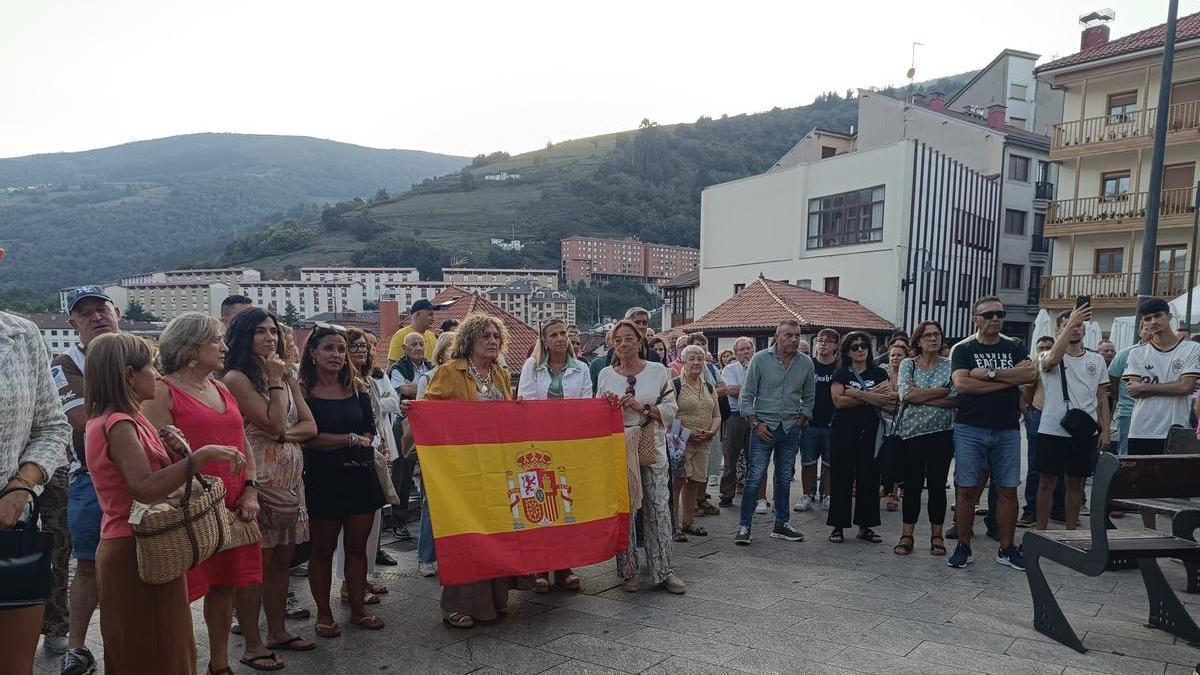 Asistentes a la concentración en Cangas del Narcea.