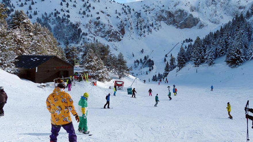 Esquiadors en una de les pistes obertes a Masell