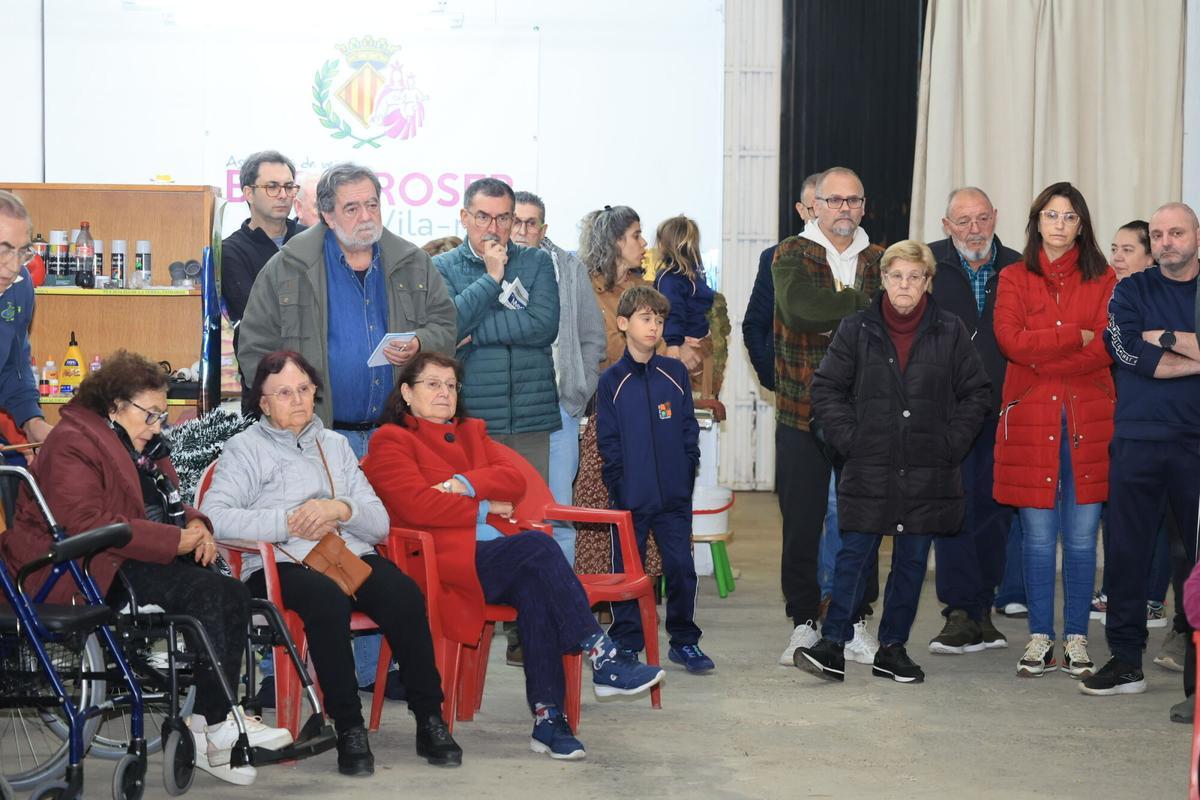 Reunión en la sede de la asociación de vecinos El Roser de Vila-real