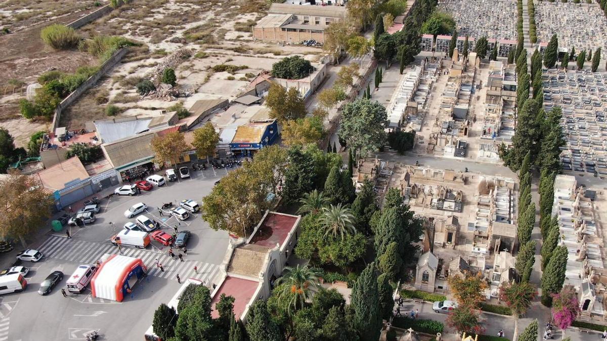 Día de Todos los Santos en el Cementerio de Alicante