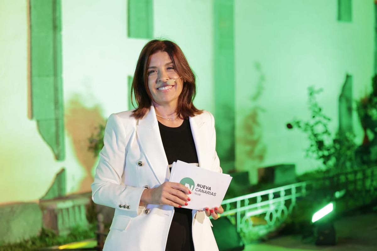 Carmen Hernández, alcaldesa de Telde y cabeza de lista de Nueva Canarias, ha rechazado participar en la foto grupal con el resto de candidatos.