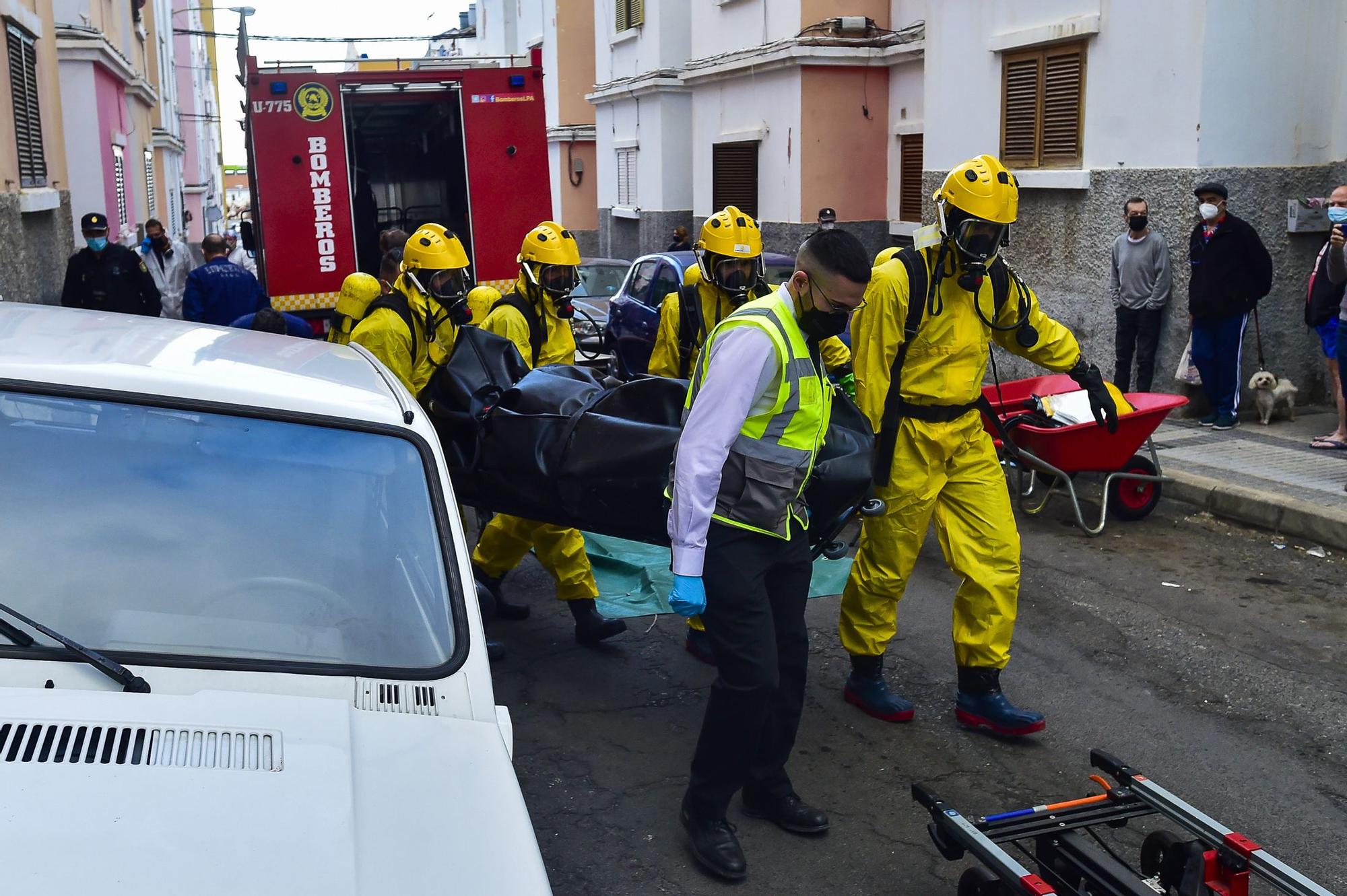 Hallan el cadáver de una mujer rodeado de basura en Schamann