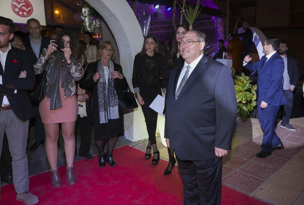 El establecimiento ha preparado un menú especial, que se ofrecerá el sábado y el domingo, para conmemorar las cuatro décadas que lleva abierto en el paseo marítimo de El Campello