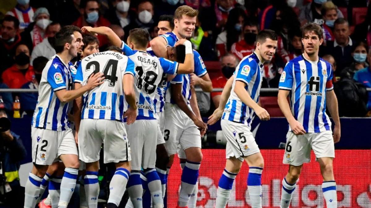 Los jugadores de la Real Sociedad celebran el gol de Isak en el Wanda
