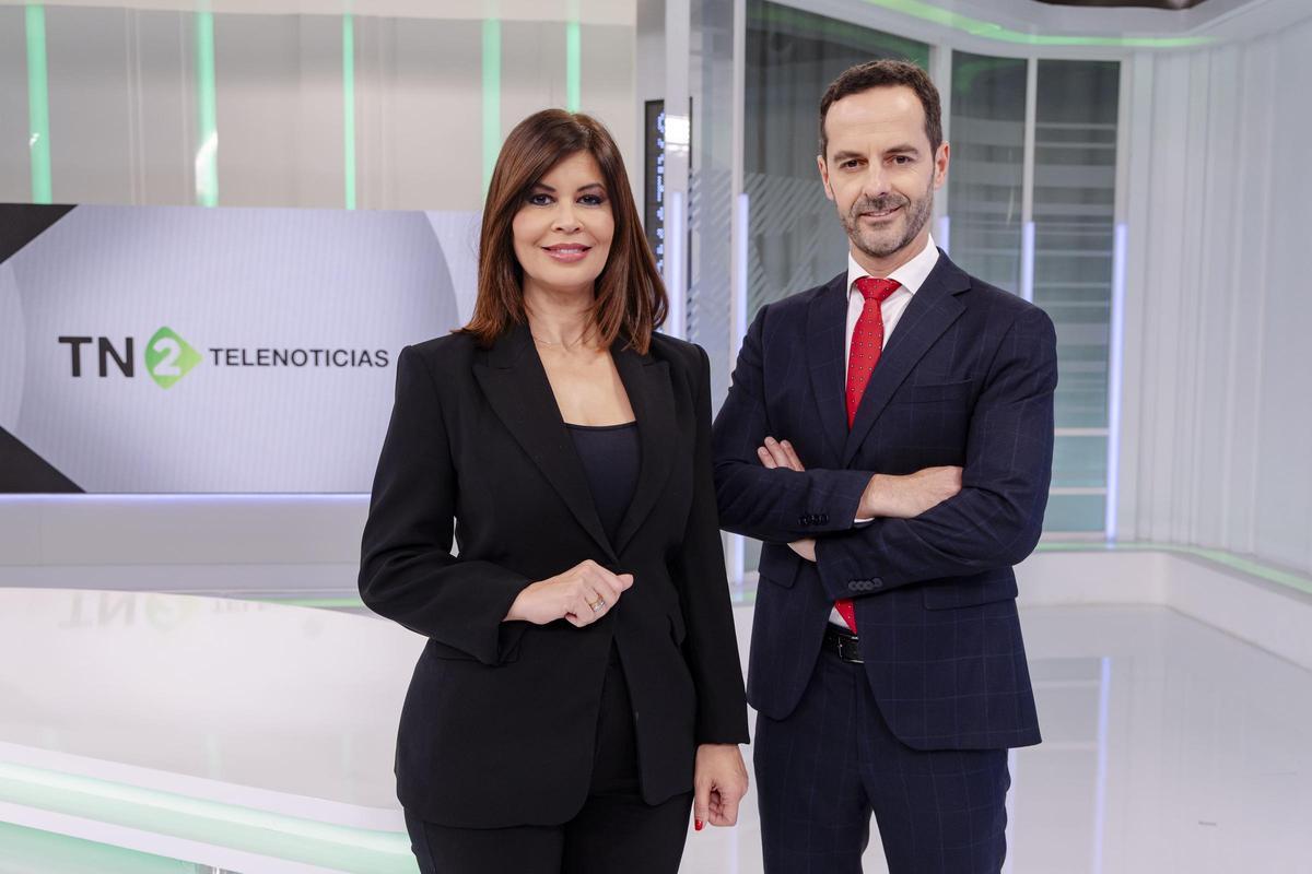 Marta Modino y Antonio Cárdenes, en el plató de Telenoticias 2
