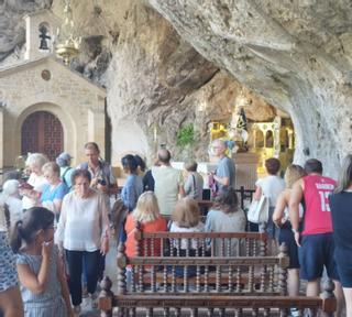 Covadonga, con todo listo para la fiesta regional: "Hay más gente que nunca que muestra su aprecio a la Virgen"