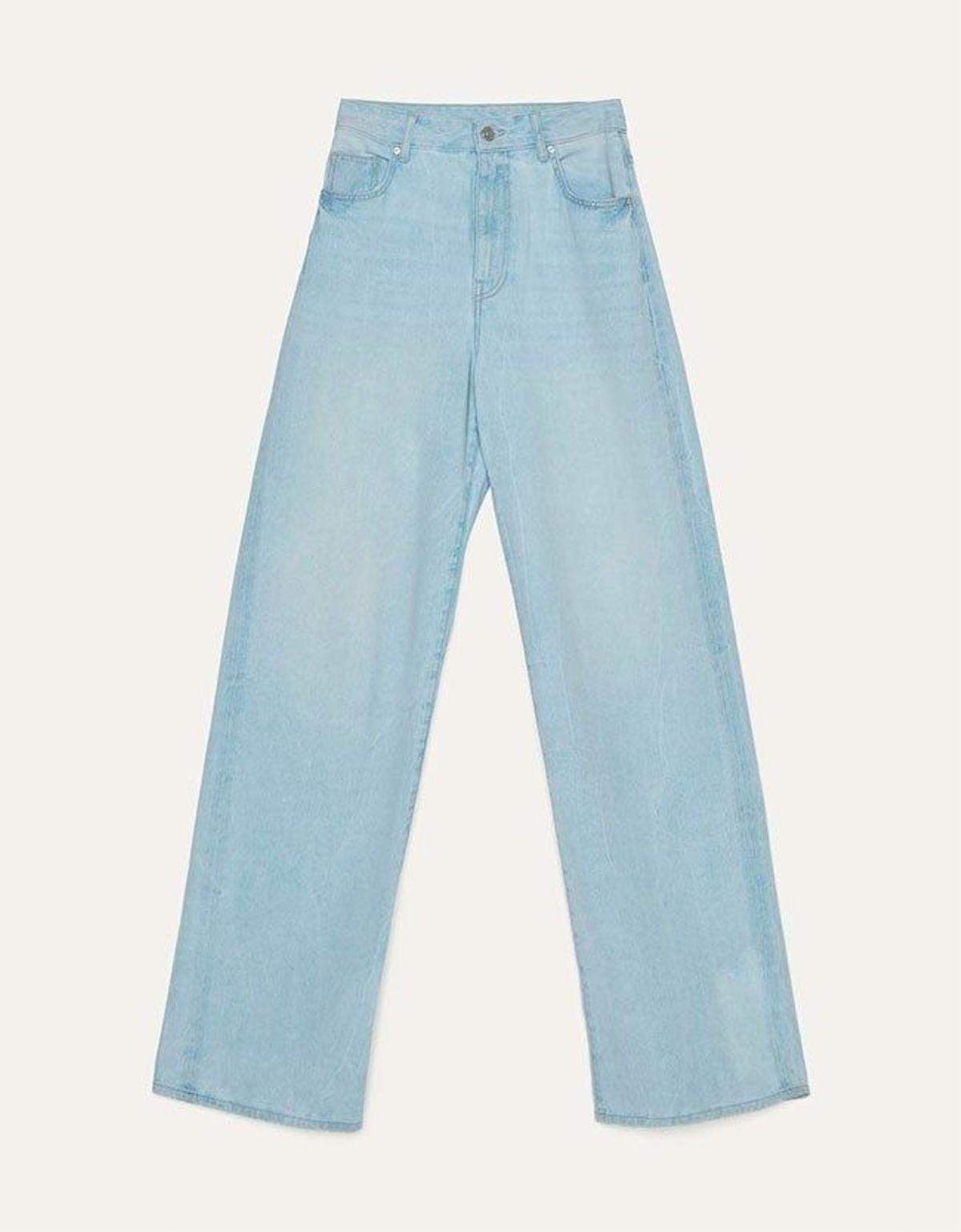 Jeans claritos wid leg de Bershka. (Precio: 25,99 euros)