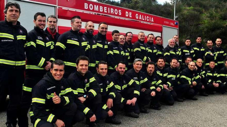 Los bomberos en el parque de Ribadumia en la celebración de su patrono, San Juan de Dios. // Iñaki Abella