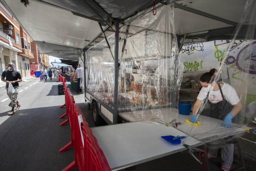 Torrent recupera el mercado ambulante de los viernes