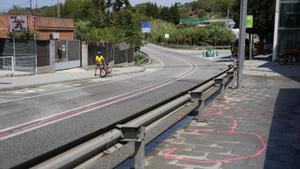 Un coche embiste a grupo de 9 ciclistas, mata a dos de ellos y se da la fuga