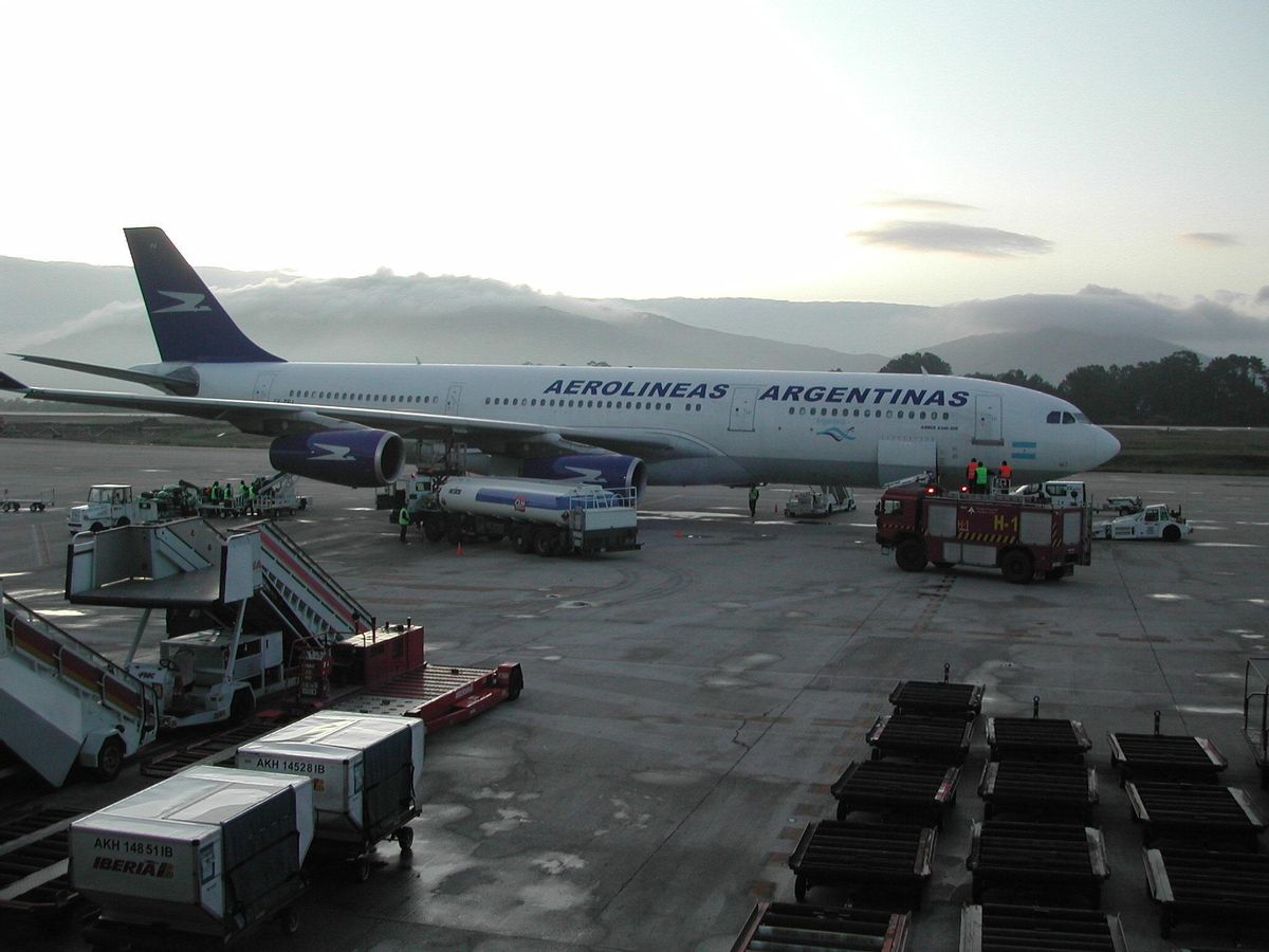 El Airbus 340 de Aerolíneas Argentinas en el aeropuerto de Vigo en 2008. FDV