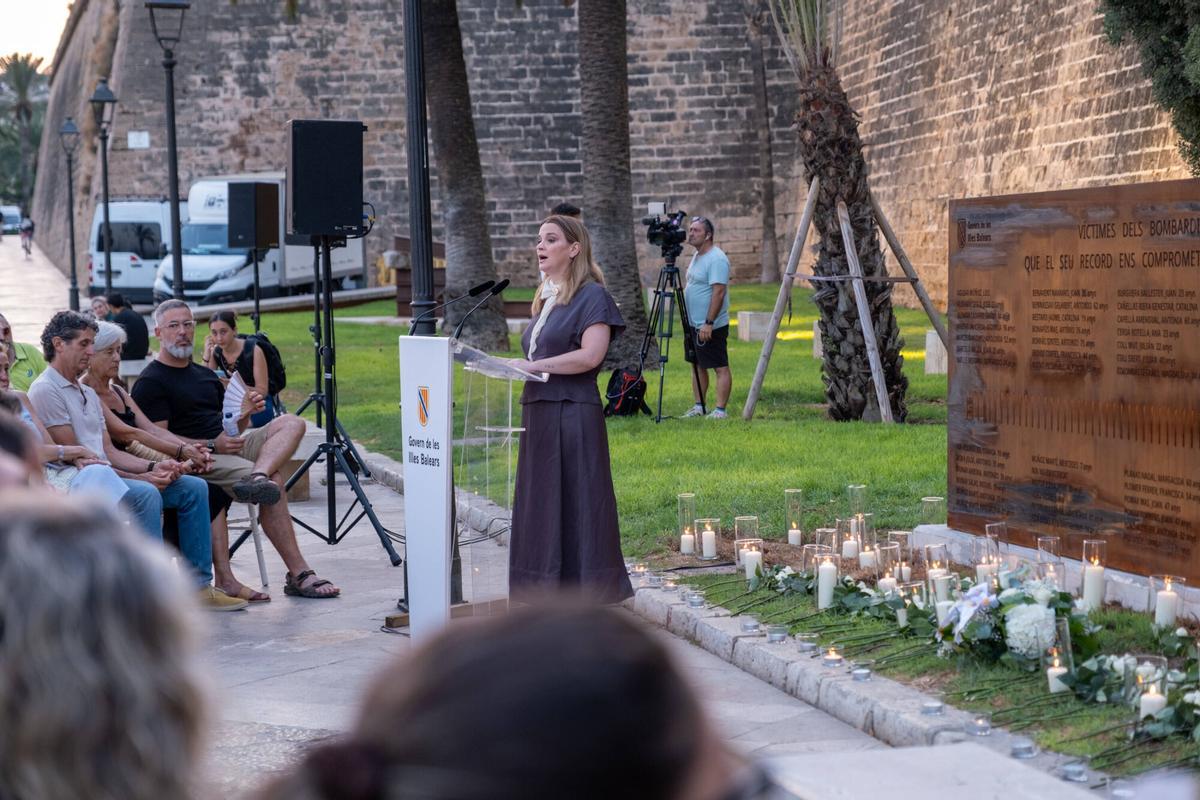 Prohens homenajea a las víctimas de los bombardeos republicanos sobre Palma en un acto sin Memòria de Mallorca