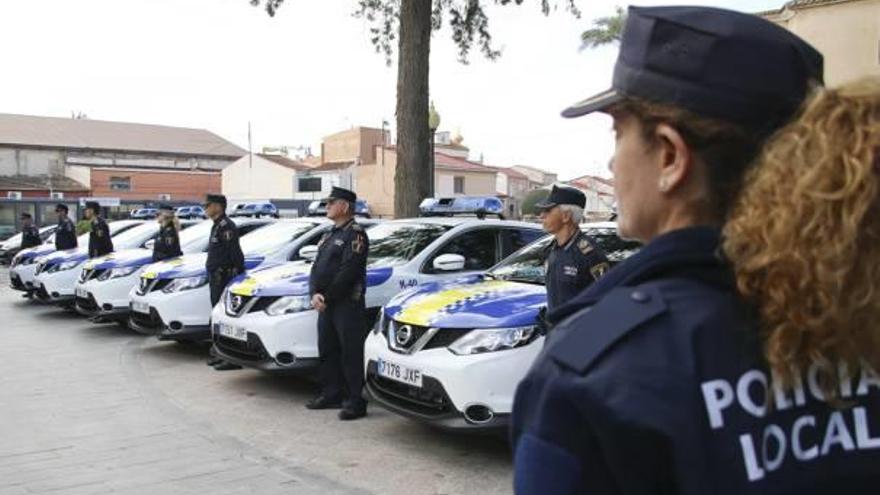 Una imagen de la presentación de los vehículos realizada ayer en la Plaza del Carmen de Orihuela.