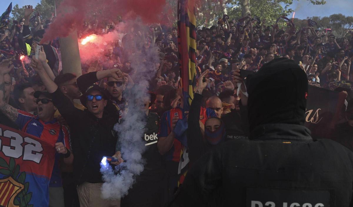 Aficionados del Barça en la previa del partido de Champions