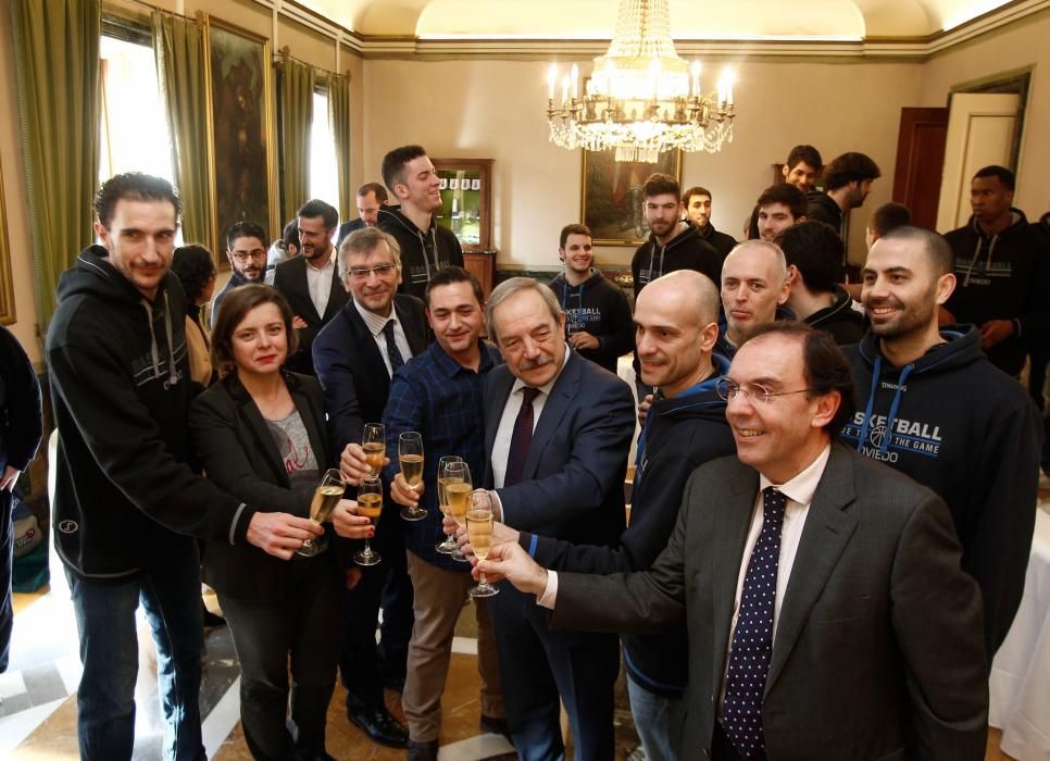 Recepción al Unión Financiera Oviedo en el Ayuntamiento tras ganar la Copa.