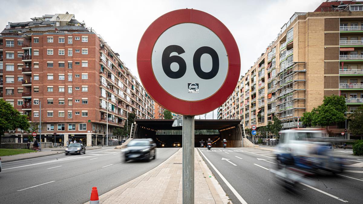 Plaça de Cerdà con la ronda del Mig, con la limitación a 60 impuesta en todo el túnel