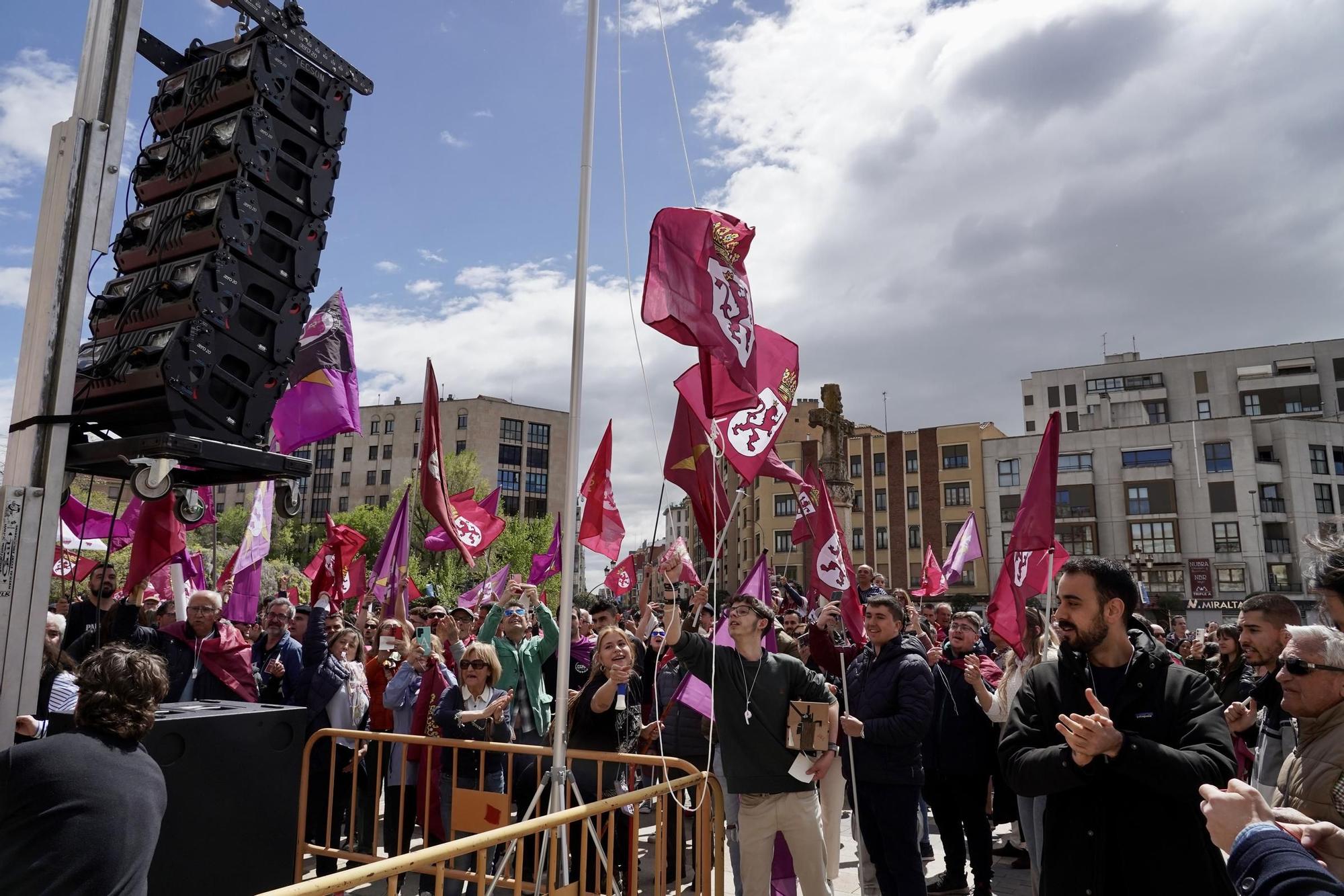 GALERÍA: Así han sido las protestas en León que han obligado a suspender los actos por el Día de la Comunidad