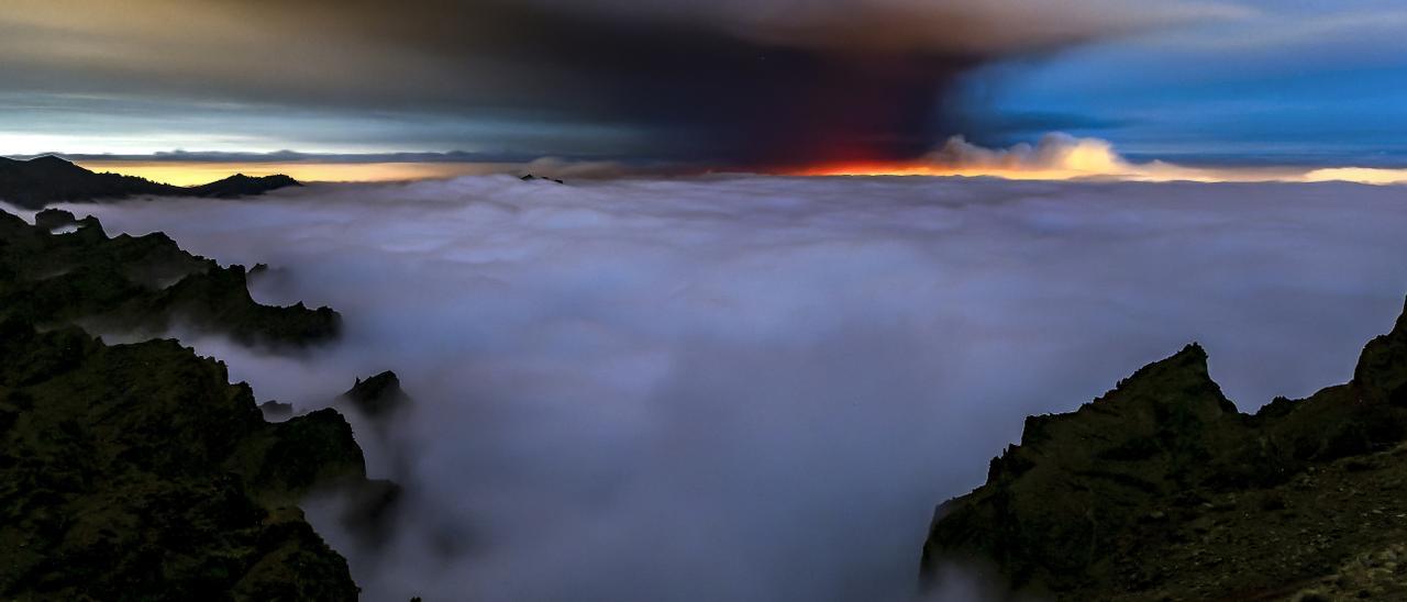 Una imagen de la nube de ceniza y gas procedente del volcán de La Palma