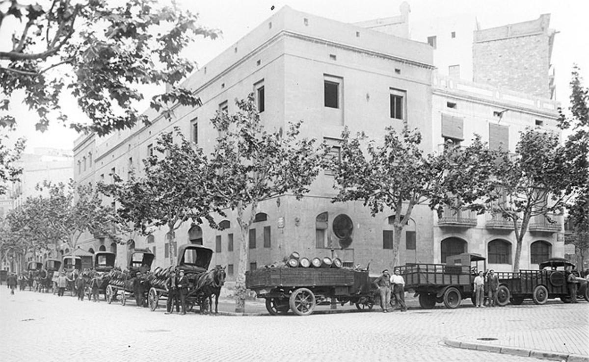 La fàbrica de la ronda de Sant Antoni ha canviat d’ús però no tant d’aspecte.