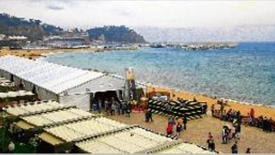 Una imatge de la carpa del Festival Birrasana, al passeig de Blanes.