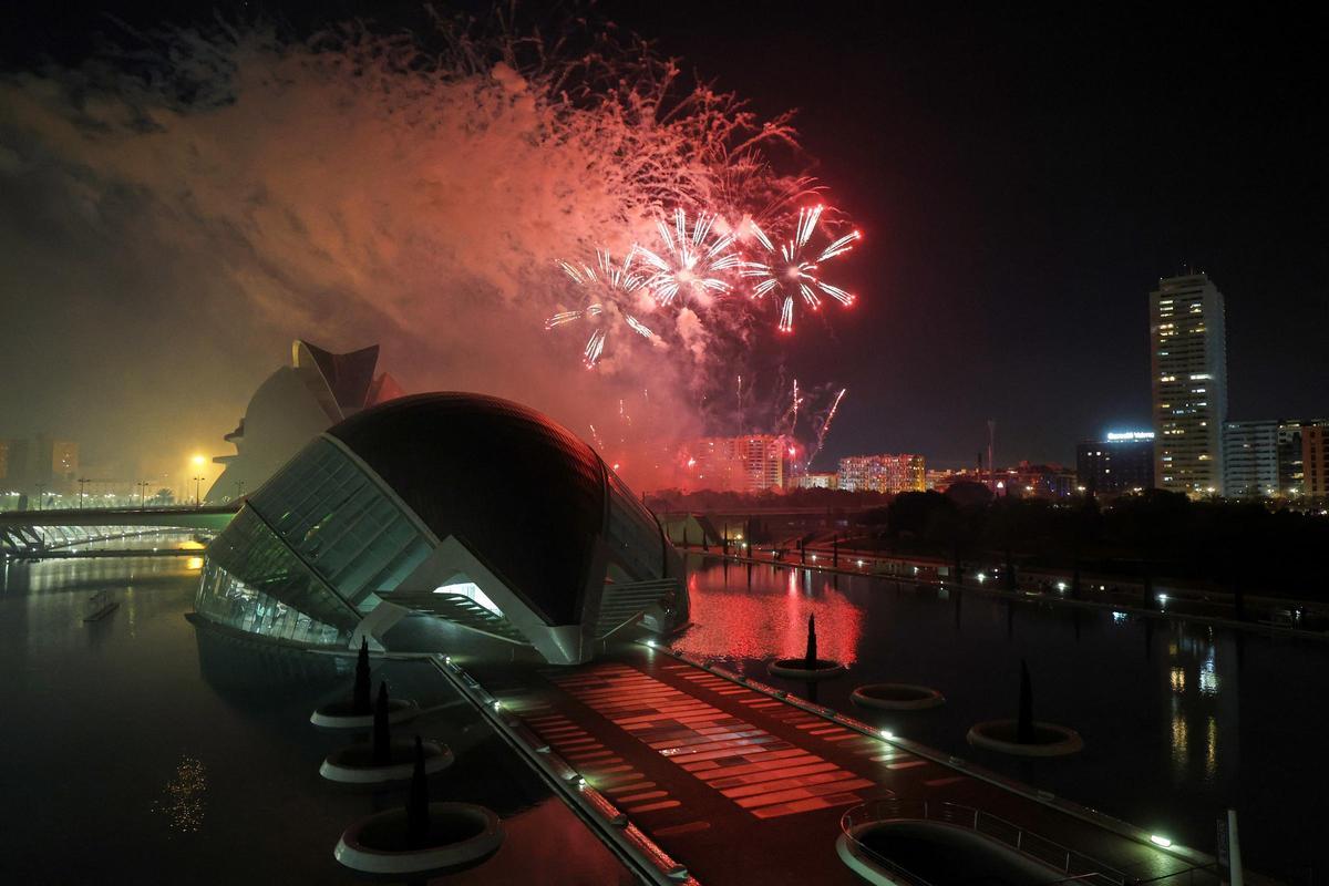 El gran castillo de fuegos artificiales qure es la 'Nit del Foc' es uno de los platos fuertes del calendario pirotécnico de las Fallas 2026 en València.