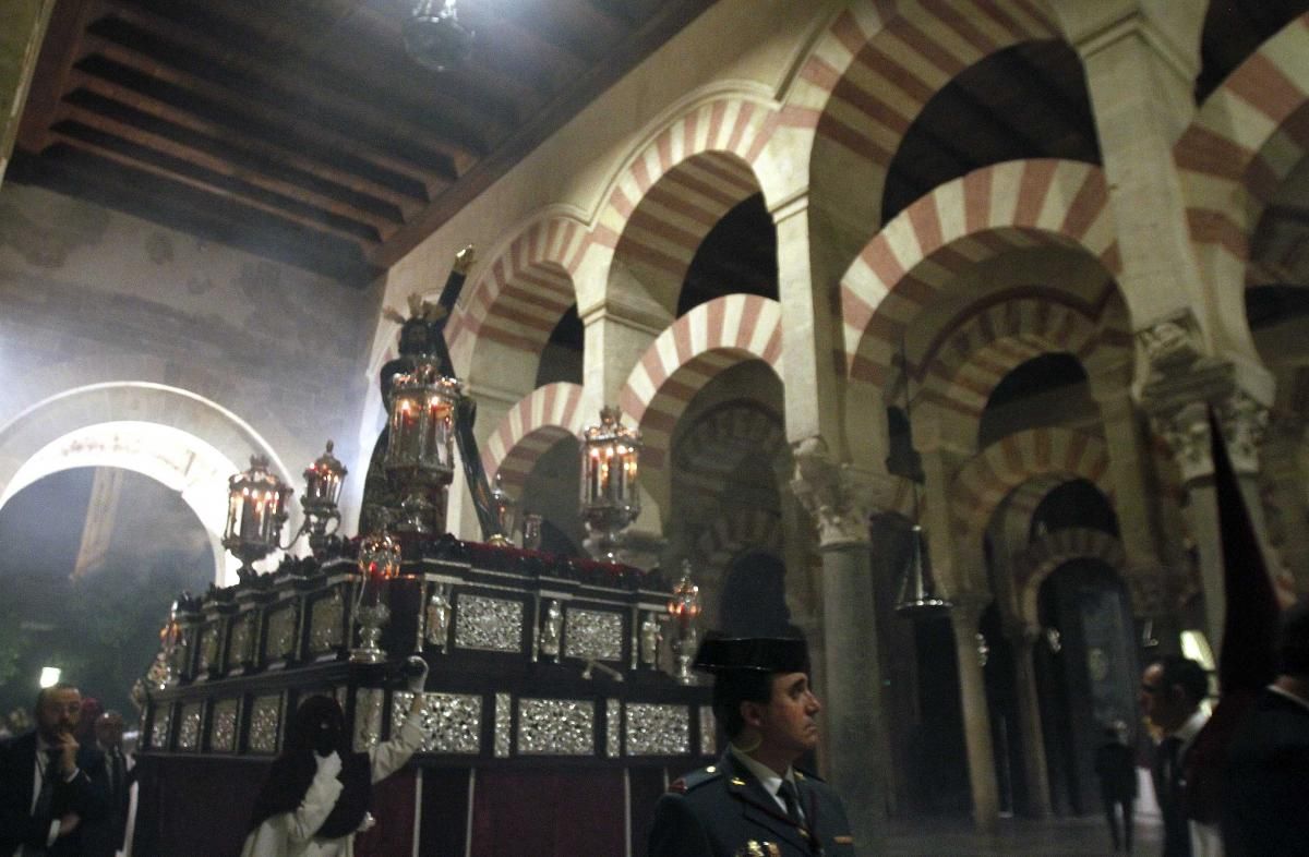 La Vera Cruz ha salido del Campo de la Verdad para mostrarse otro Lunes Santo