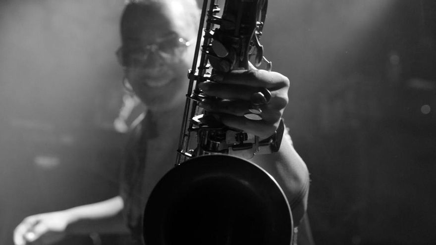 Nubya Garcia, saxofonista y nombre clave del jazz actual: &quot;Hay muchas mujeres de mi edad haciendo esta música, pero seguimos siendo una minoría&quot;