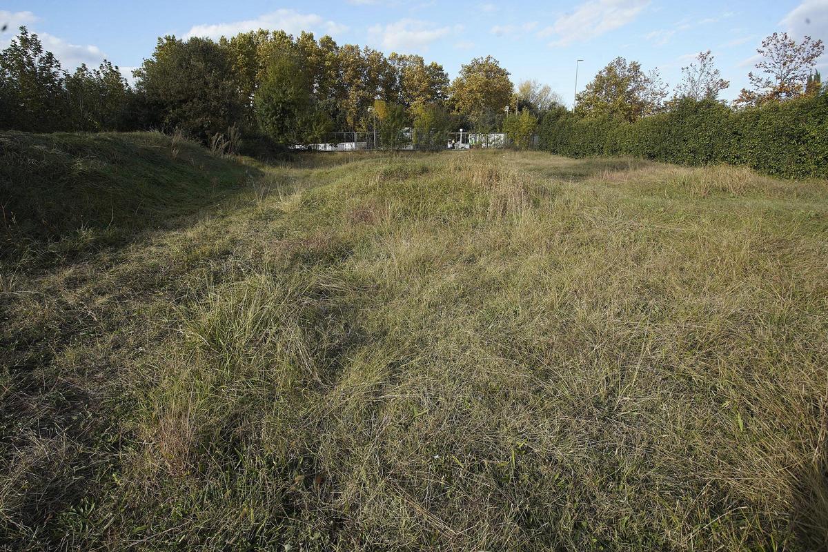 El solar on s'havia projectat la planta a Sant Gregori, amb la deixallaria al fons.