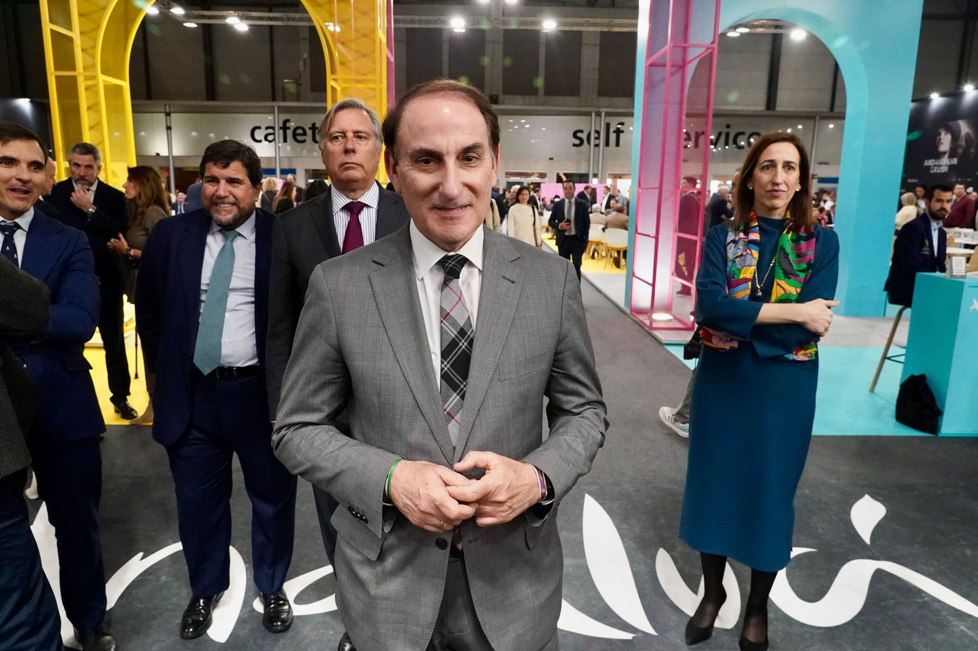 Juanma Moreno, en la jornada inaugural del stand de Andalucía en Fitur 2024.