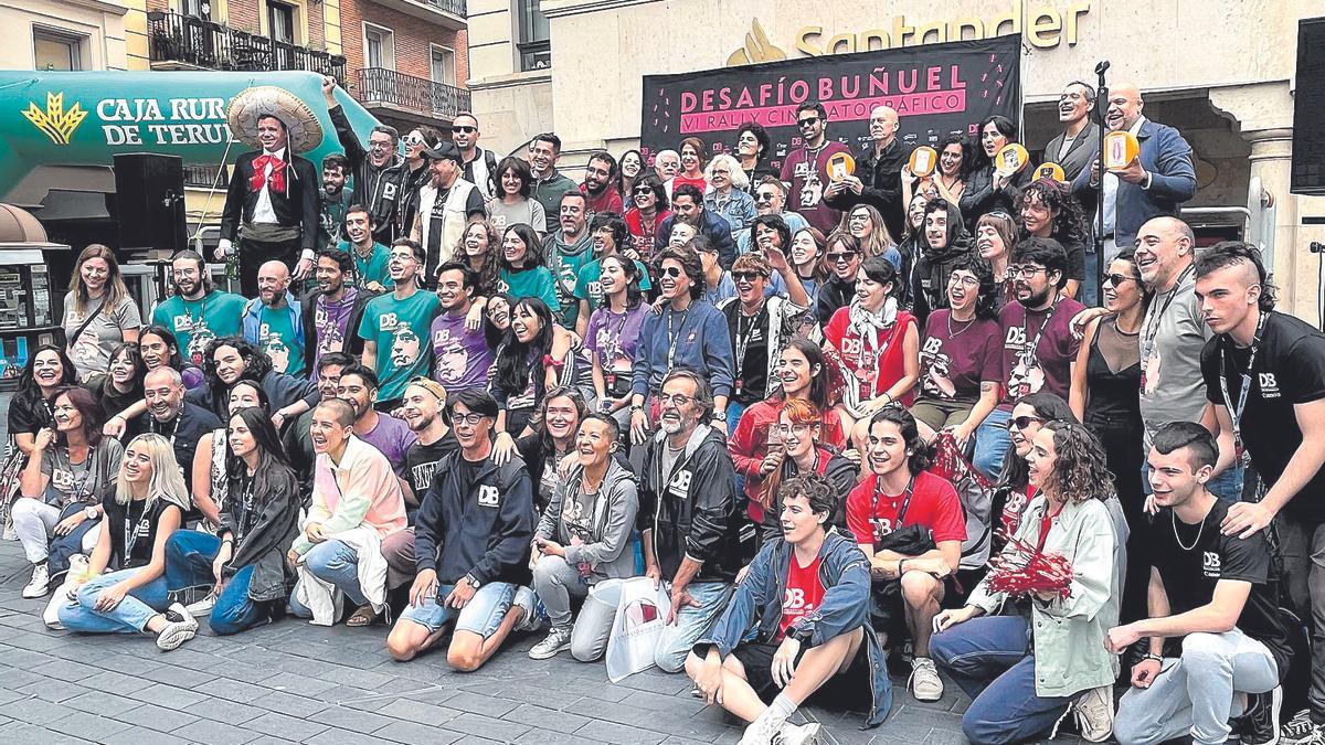 Foto de familia con todos los participantes en la pasada edición del Desafío Buñuel.