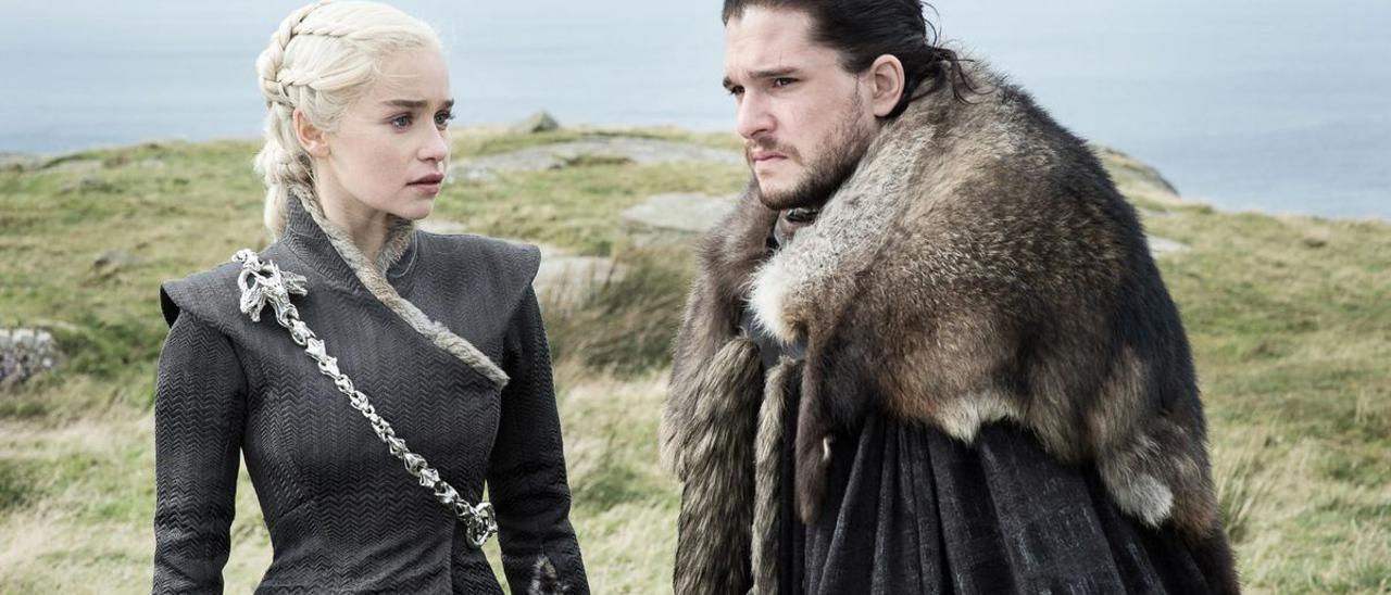 Daenerys Targaryen y Jon Nieve, protagonistas de ’Juego de tronos’.