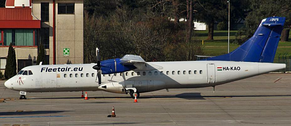 Distintos aviones de carga fletados estas semanas por el  centro de Vigo de Stellantis desde Macedonia. 