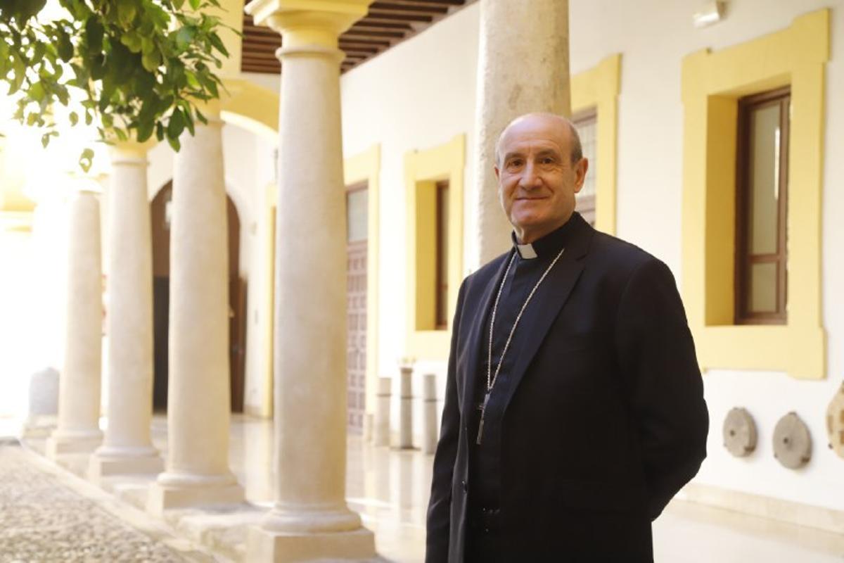 Jesús Fernández en el patio del Obispado de Córdoba.