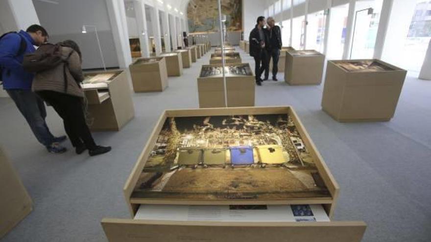 Edificio de Séneca, donde se instalarán los puestos de la próxima Feria del Libro, que hasta hace unos días acogió una exposición.