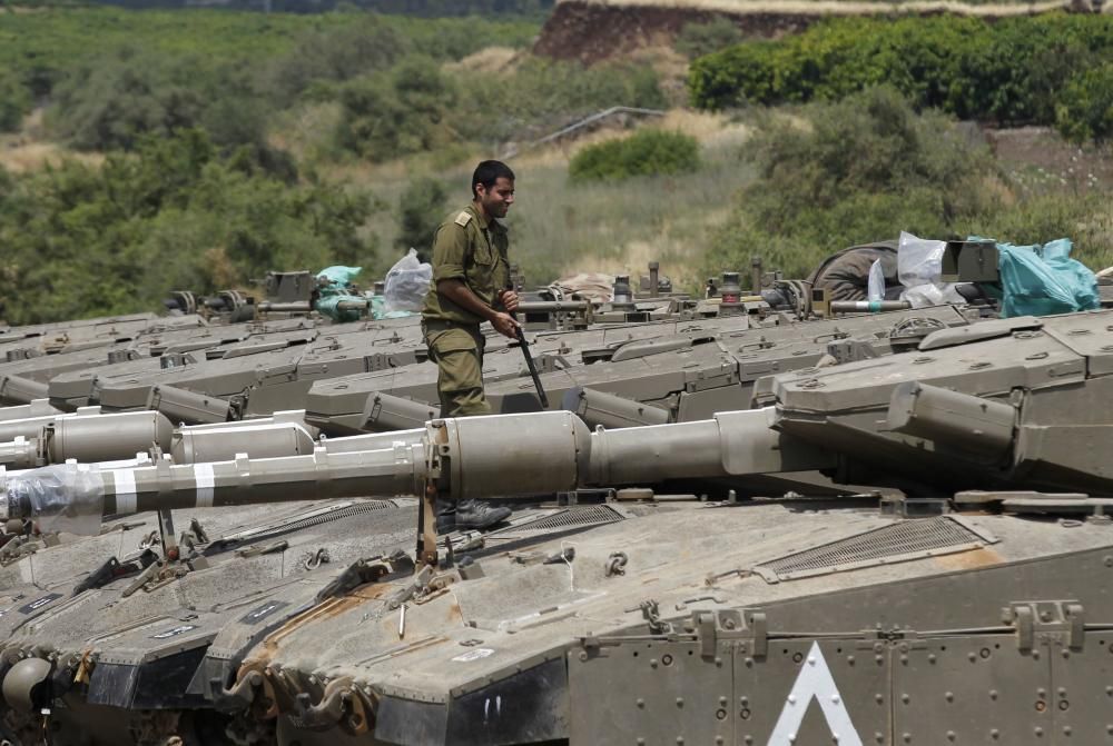 Tanques israelíes, frente a la frontera con Siria.