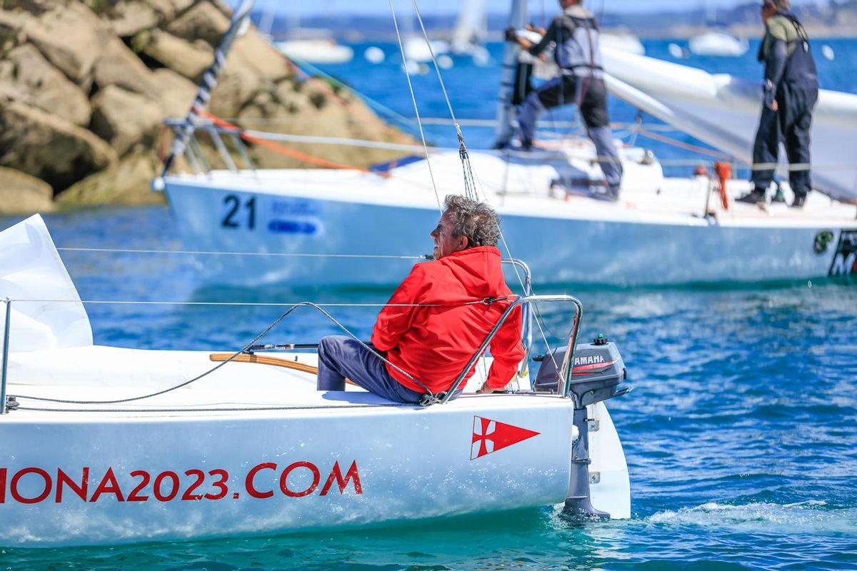 Javier de la Gándara, a bordo del &quot;Baiona 2023&quot;, en una de las mangas del Europeo.