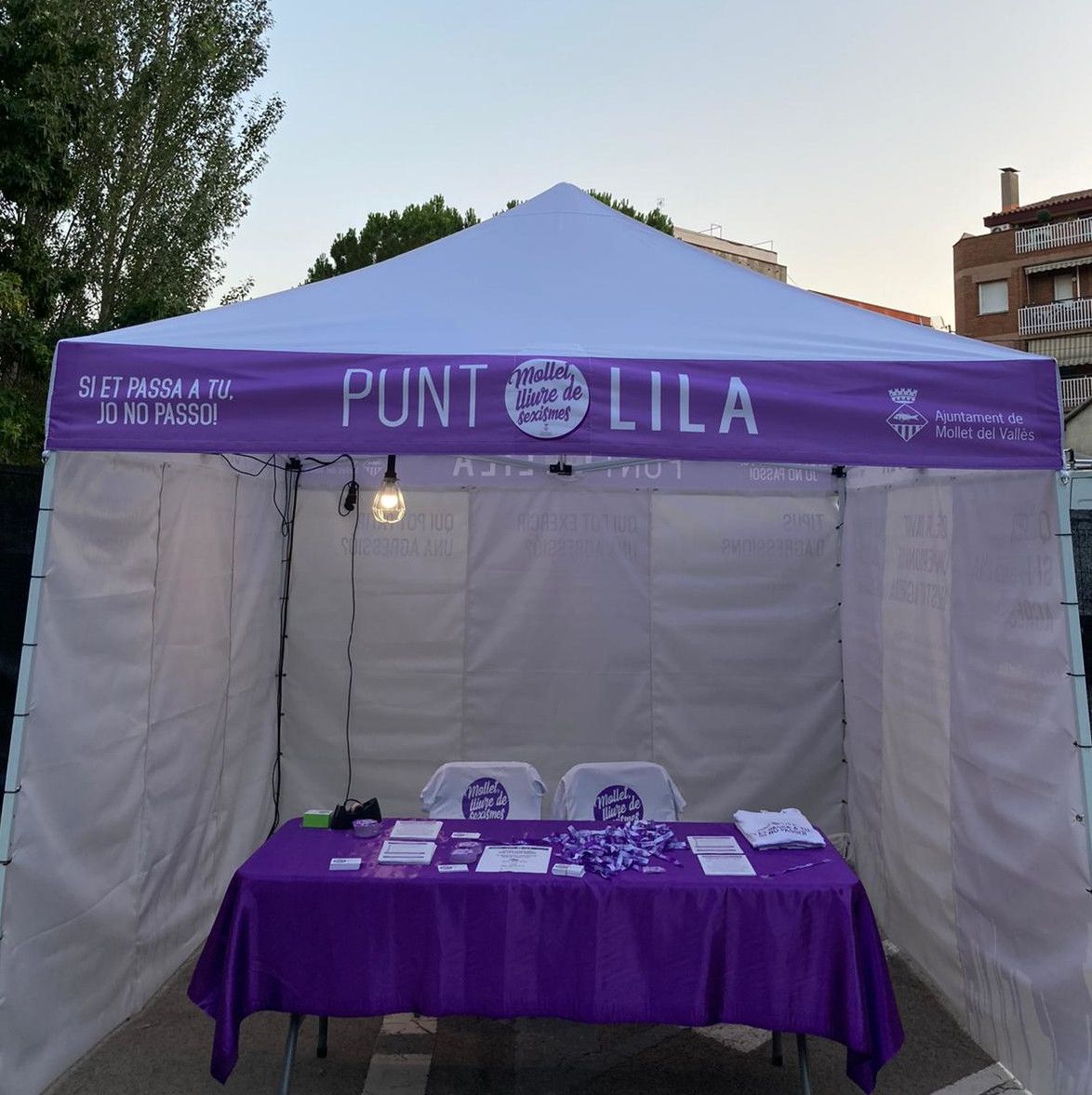 Punto lila en Mollet del Vallès