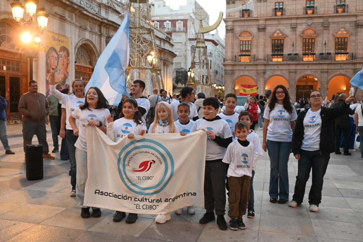 Las mejores imágenes del desfile del Día de la Hispanidad en Castelló