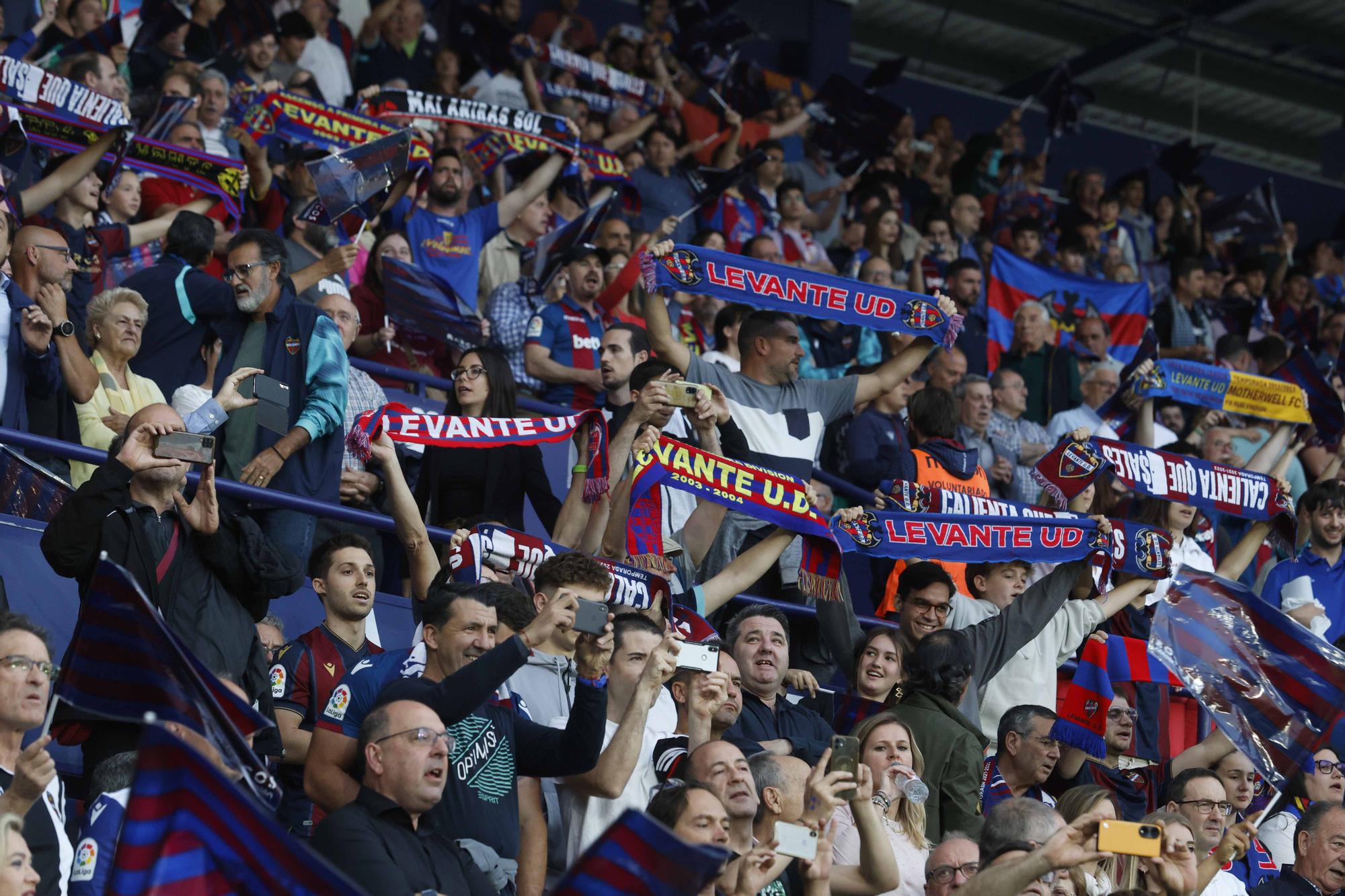 Partido Levante UD - Real Oviedo en imágenes