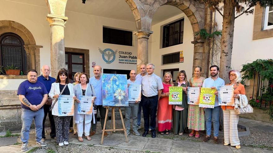 La artista Pilar Prado, socia de honor de la Hermanad de la Santísima Trinidad